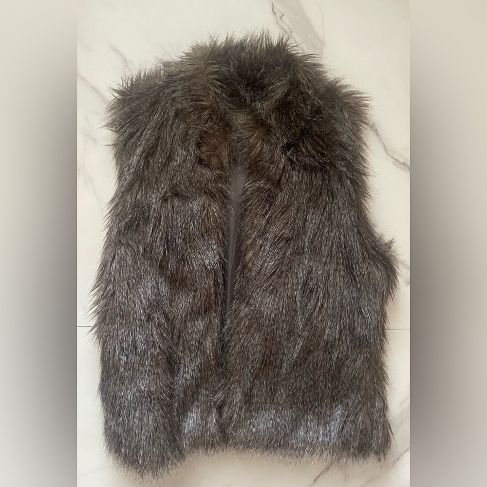 HARDLY USED- Faux Fur Vest (juniors medium). Brownish gray color.